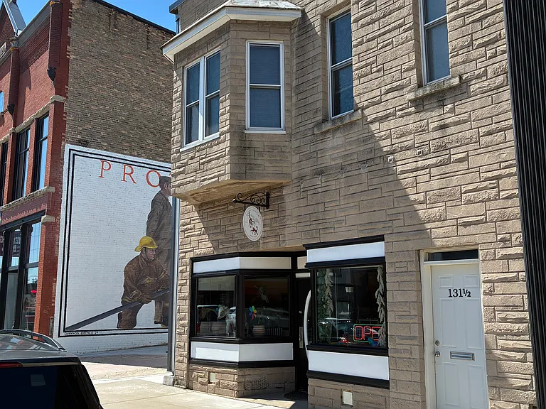 131 1/2 E 2nd St — Photo 1