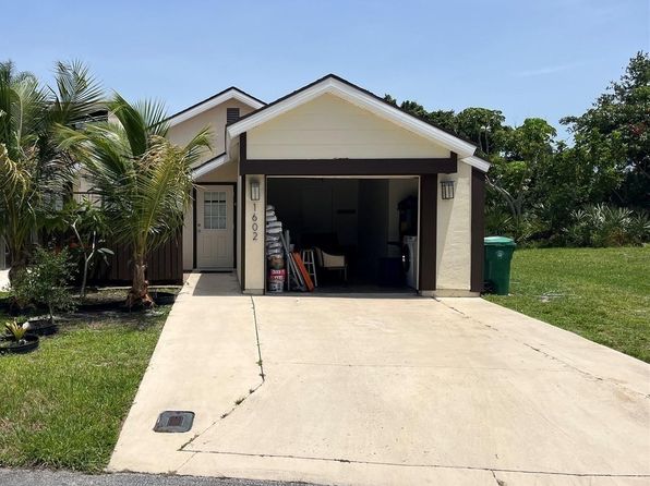 1602 SE Gainswood Ct, Port Saint Lucie, FL 34952