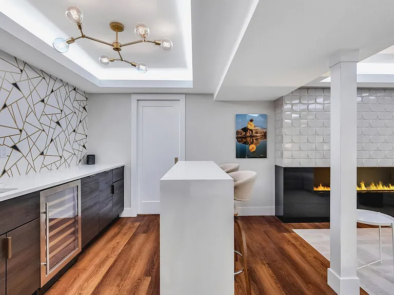 39 Montauk Ave — Photo 14