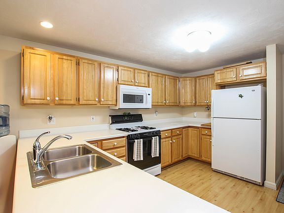 4th image of 46 Pine Hill Boulevard #46