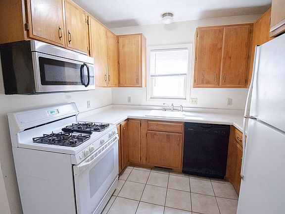 4th image of 802 2nd St NW