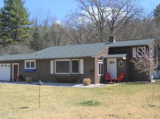 12 E New Lenox Rd, Lenox, MA 01240