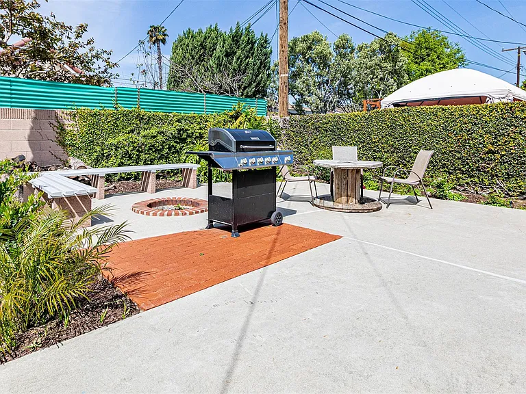 15951 Belfast Ln — Photo 18