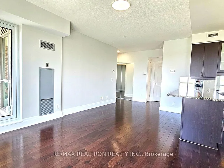 39 Upper Duke Cres #604 — Photo 6
