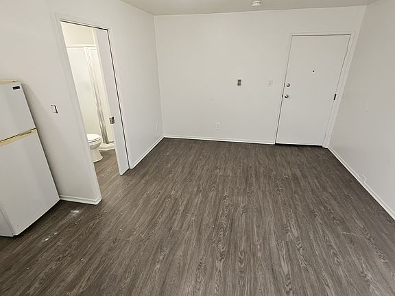 4th image of 1750 S Longwood Ave #19