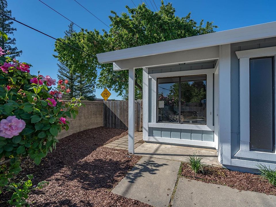 1st image of 500A Hyacinth Ct