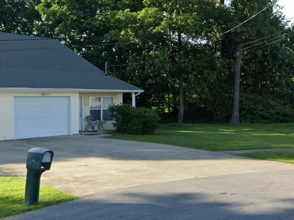 131 Clover Ct, Radcliff, KY 40160