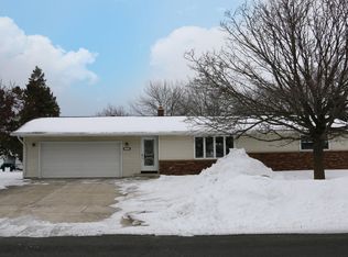 303 W Willow Ave, Cedar Grove, WI 53013
