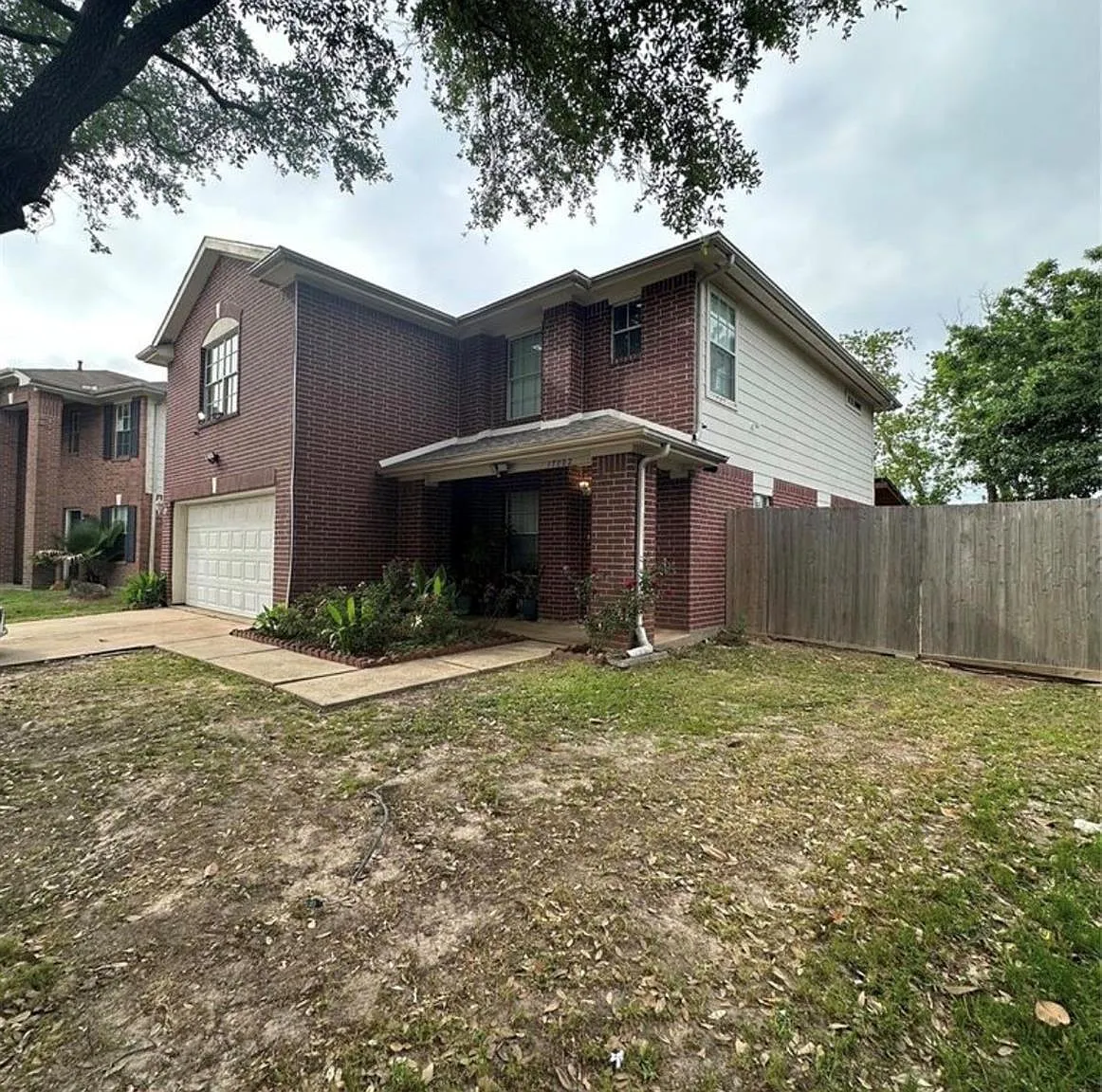 4 bed, 2.5 bath, 2330 sqft, $2,200 — Photo 2