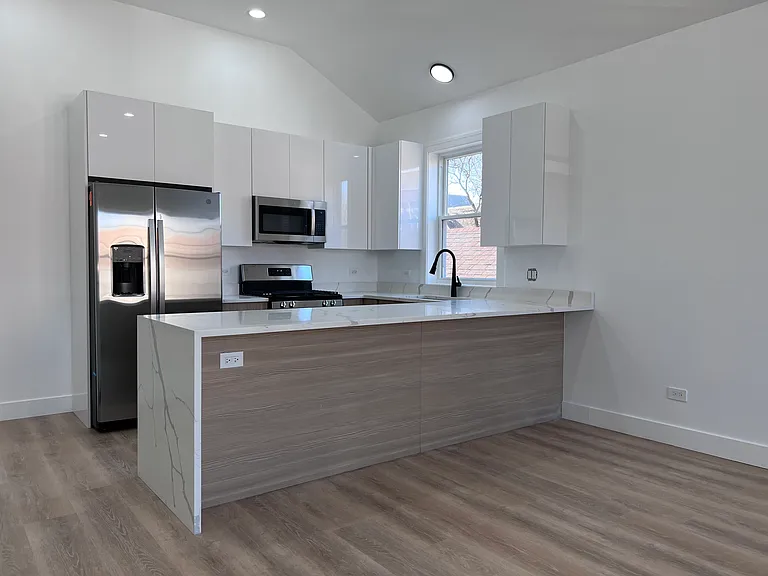 2655 W 21st St #2 — Photo 5