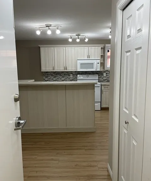 1936 Cameron St #2 — Photo 4