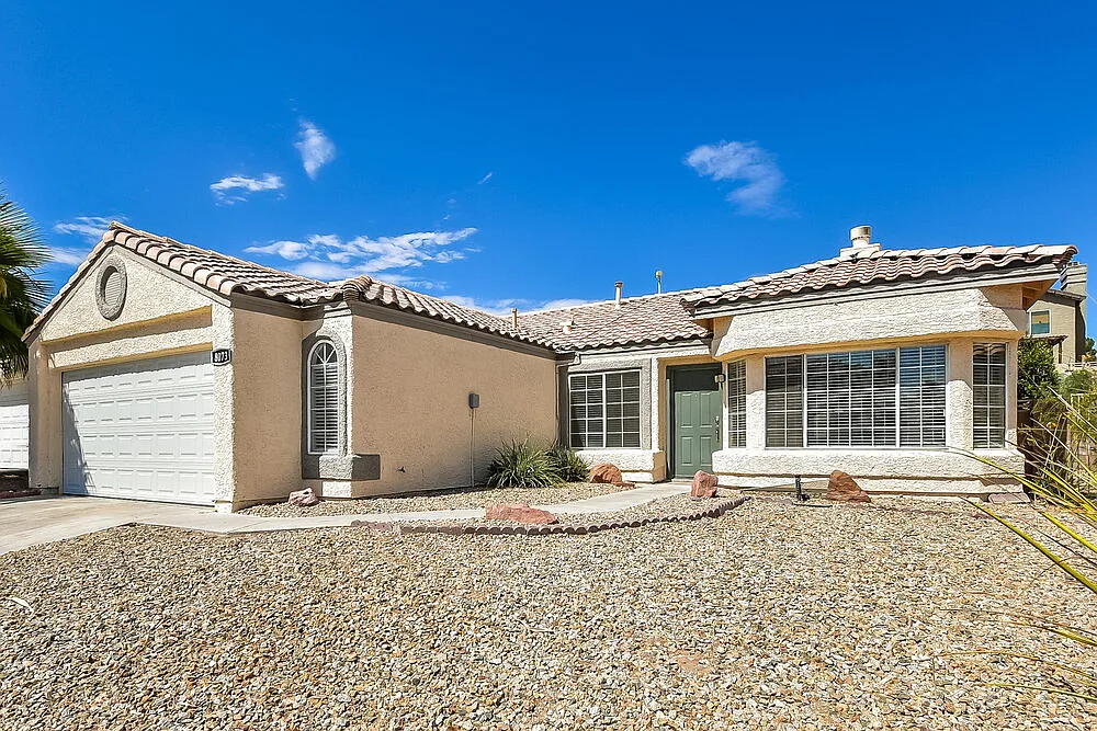 3 bed, 2.0 bath, 1456 sqft, $2,200 — Photo 3