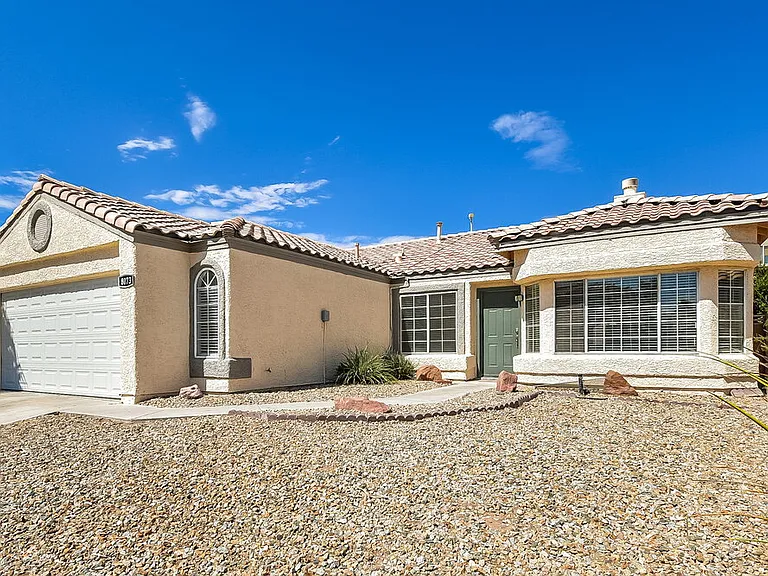 8073 Boardwalk Way — Photo 3