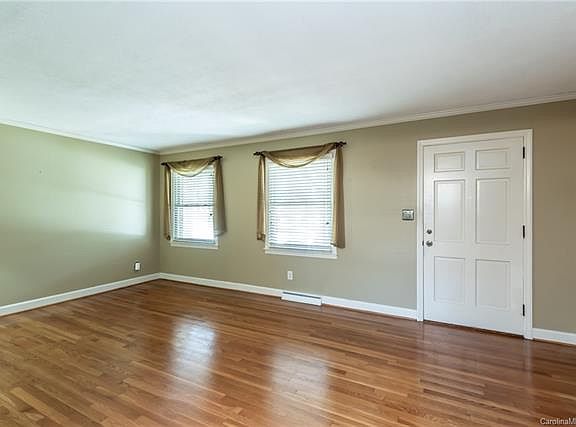 5th image of 208 Rock Creek Dr