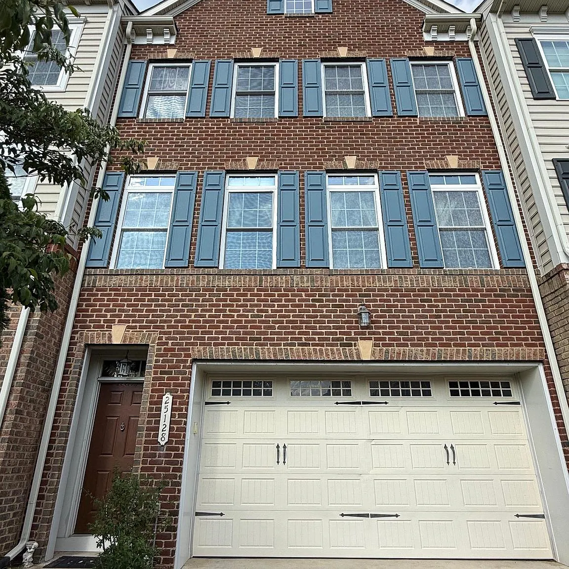 4 bed, 3.5 bath, 3200 sqft, $3,400 — Photo 2