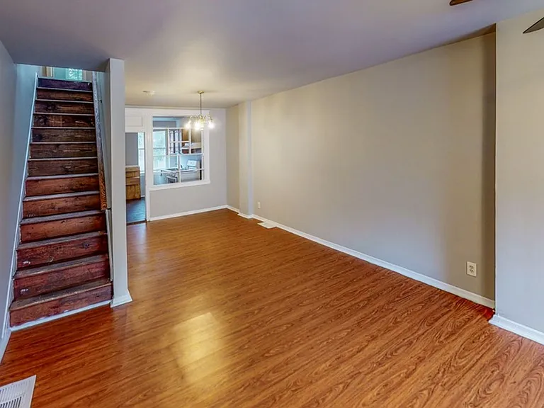 2429 Druid Hill Ave — Photo 7