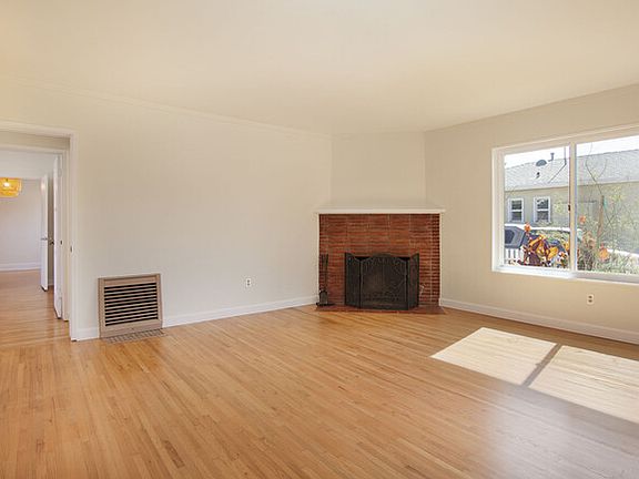 5th image of 12946 Bonaparte Ave