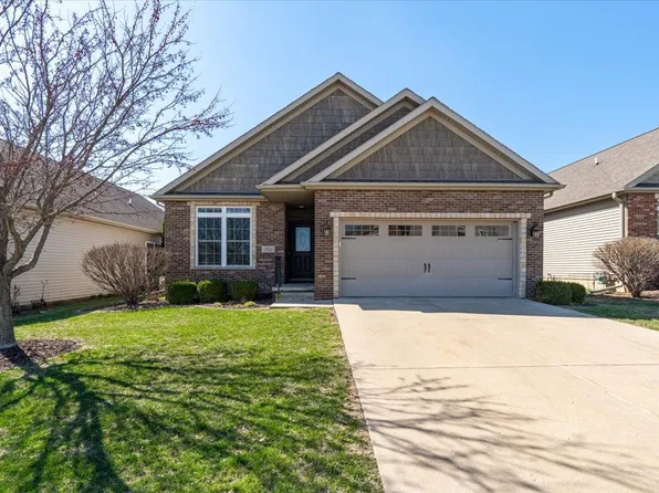 2020 Escalade Rd, Bloomington, IL 61705