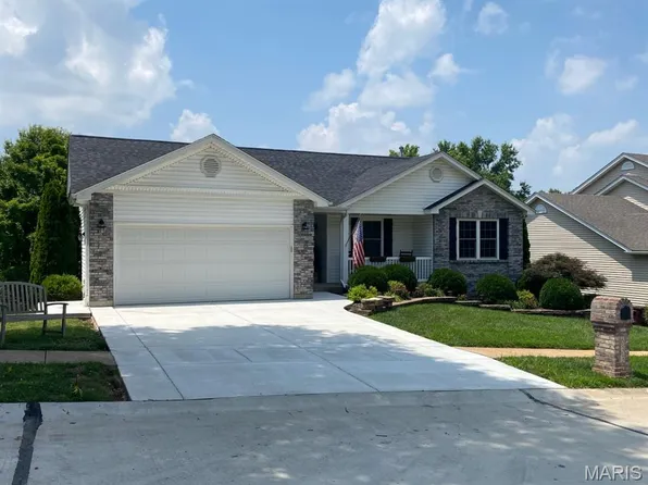 633 Winter Hill Cir, Fenton, MO 63026