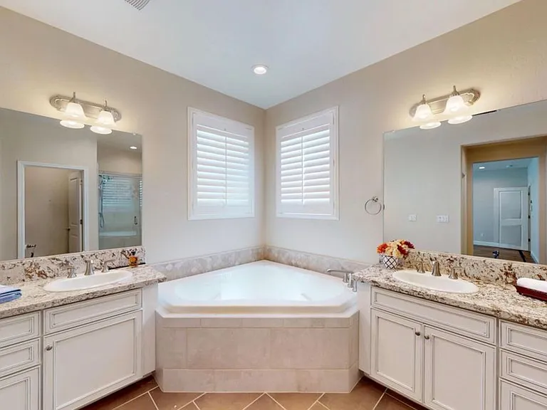 1821 W Corvina Ave — Photo 19