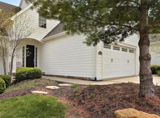 6033 S National Dr, Parkville, MO 64152