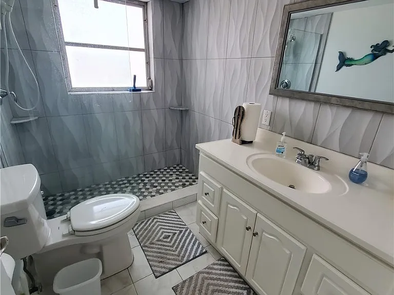 828 Victoria Dr #B14 — Photo 17