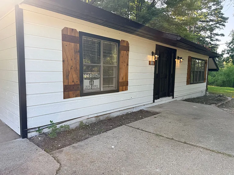 117 Louise Ln — Photo 2