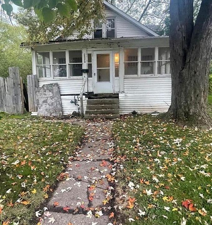 1st image of 15373 Lamphere St