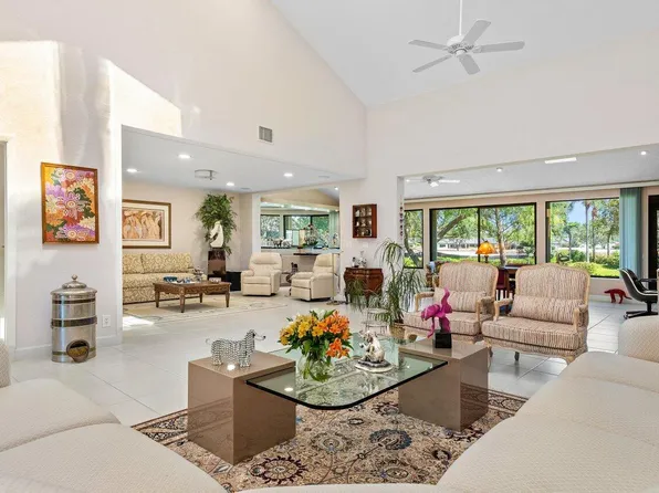 54 Essex Drive, Boynton Beach, FL 33436