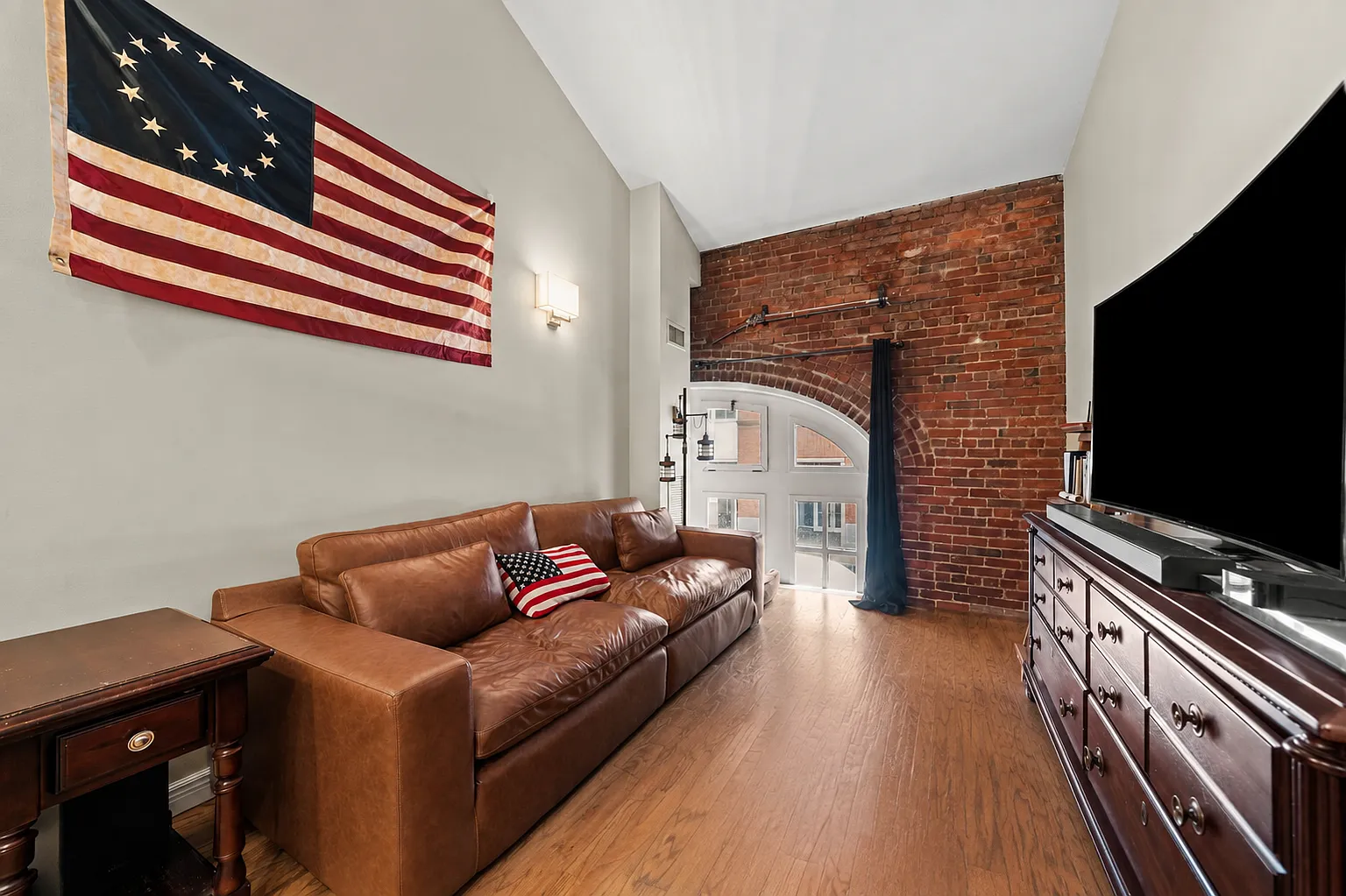 2 bed, 1.0 bath, 765 sqft, $3,600 — Photo 3