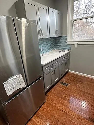 6 bed, 2812 sqft, $3,600 — Photo 2