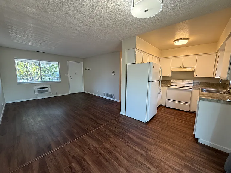 1300 Brinkby Ave #I — Photo 14