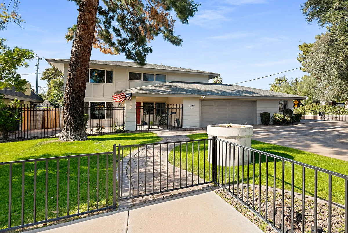 Building Photo - 8464 N 7th Ave
