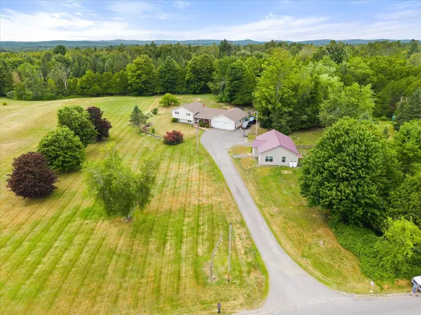 71 W Corinth Road, Corinth, ME 04427