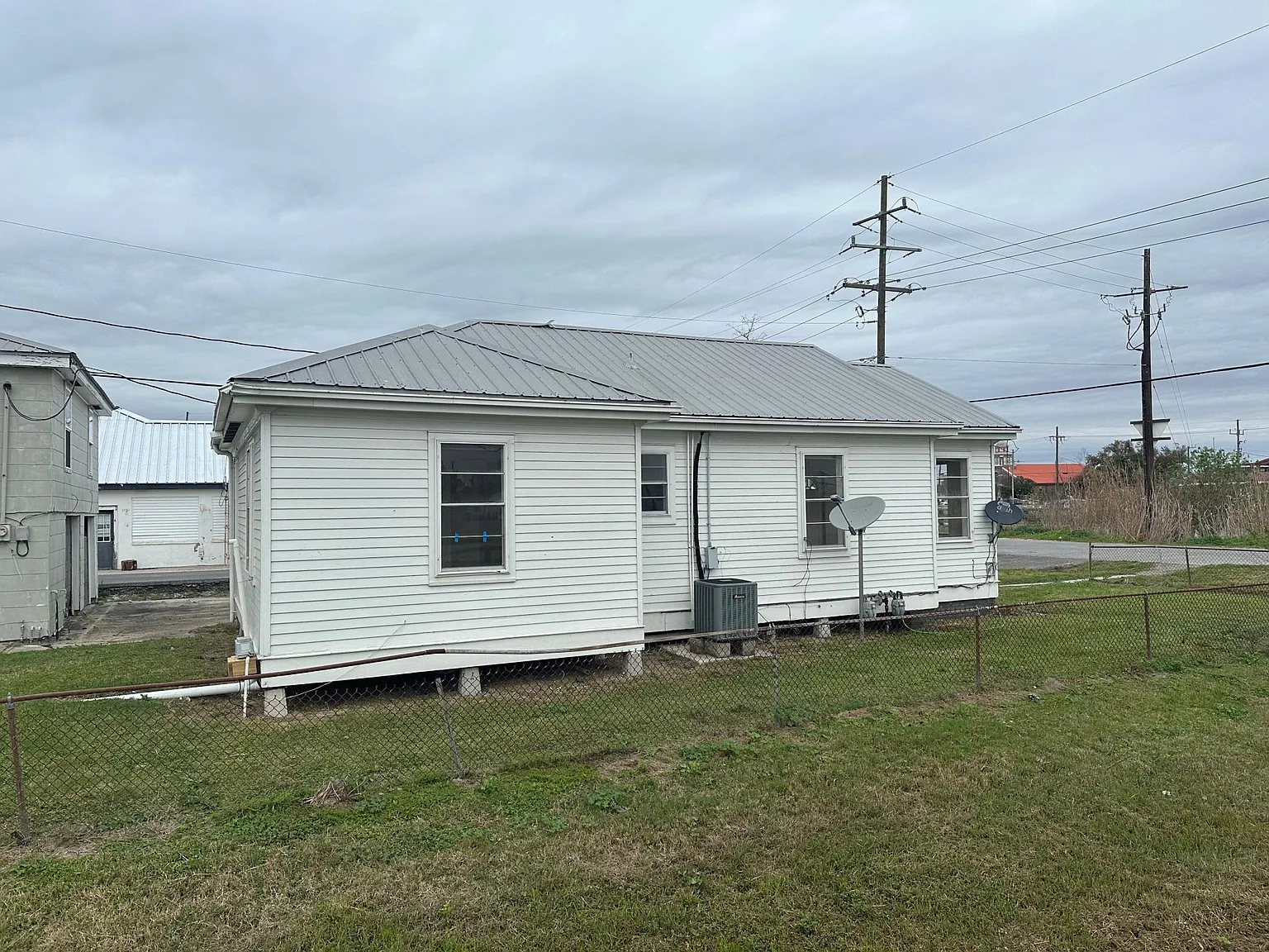 2 bed, 1.5 bath, 1100 sqft, $1,200 — Photo 2