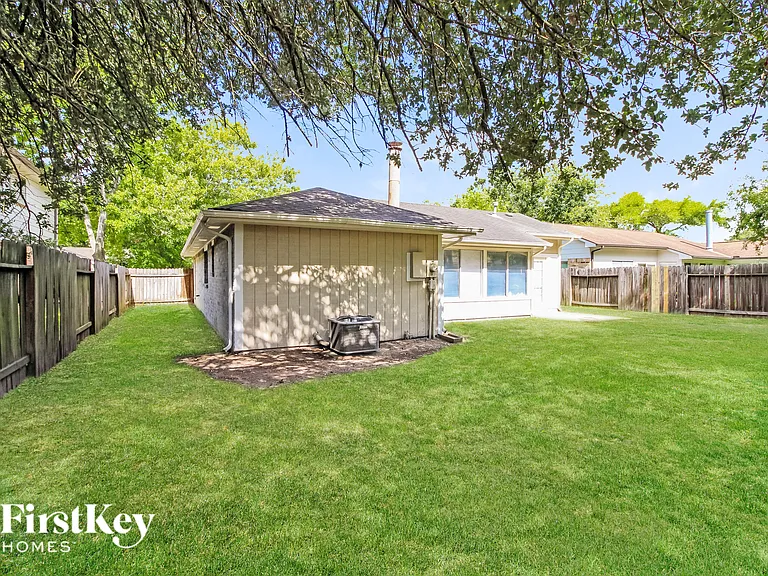 1023 Huntington Dr — Photo 15