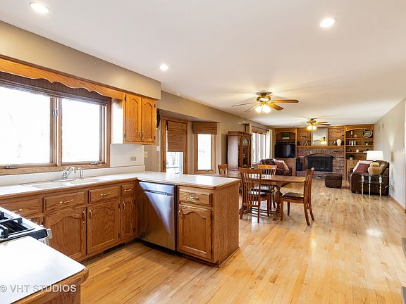 4th image of 16639 Paw Paw Ave