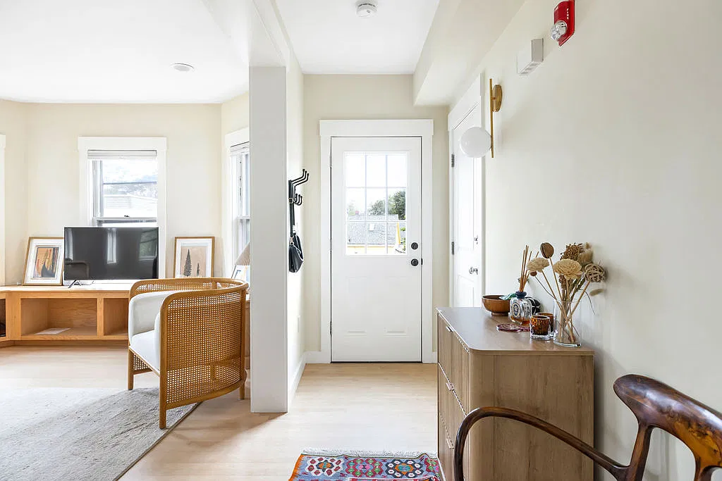 2 bed, 1074 sqft, $4,600 — Photo 4