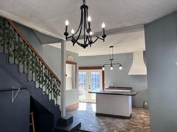 29 Main St, Glouster, OH 45732