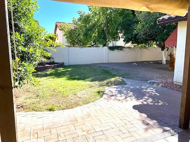 405 E Marigold Ln — Photo 12