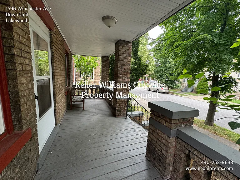 2 bedroom 1 bath DOWN unit in Lakewood — Photo 8