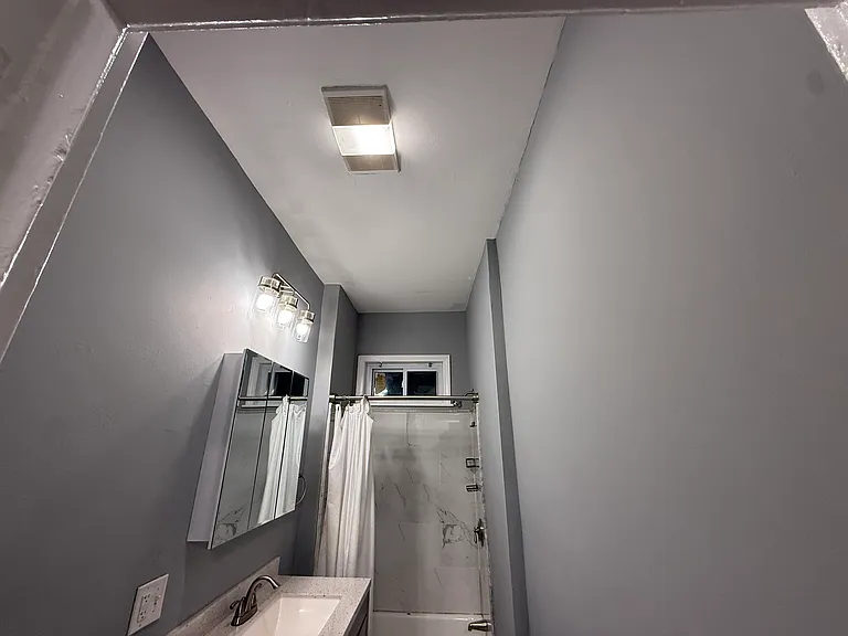 249 Orms St #I — Photo 9