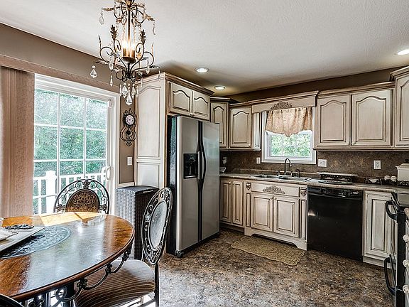 Kitchen/Custom Cabinets