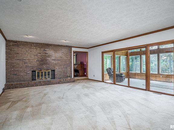 4th image of 4435 Woodfield Dr
