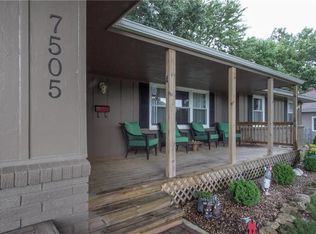 7505 Maple Ln, Raytown, MO 64138