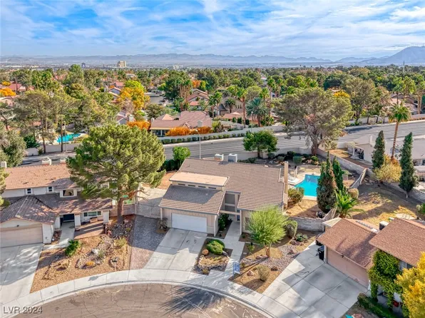 2244 Windsor Dr, Henderson, NV 89014
