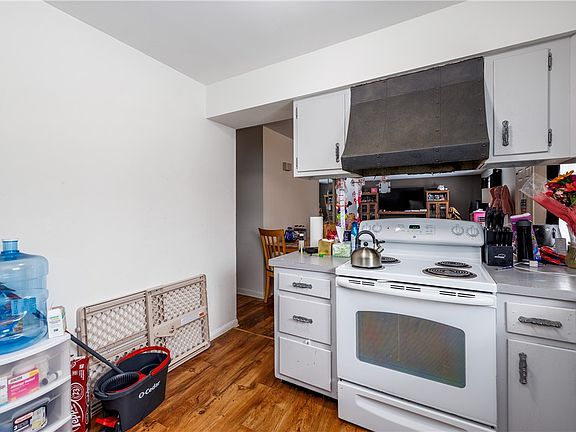 5th image of 5380 W Ridge Rd