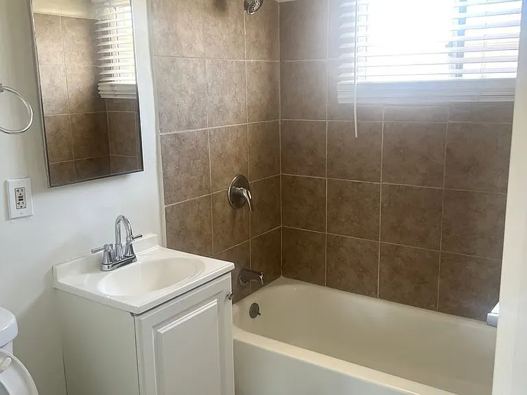 11226 S Figueroa St #7A — Photo 6