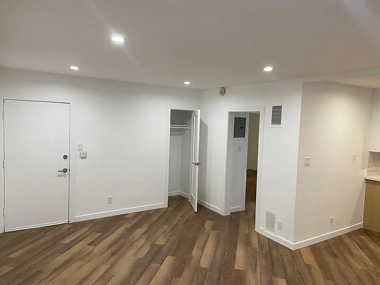 5447 Russell Ave #17 — Photo 6