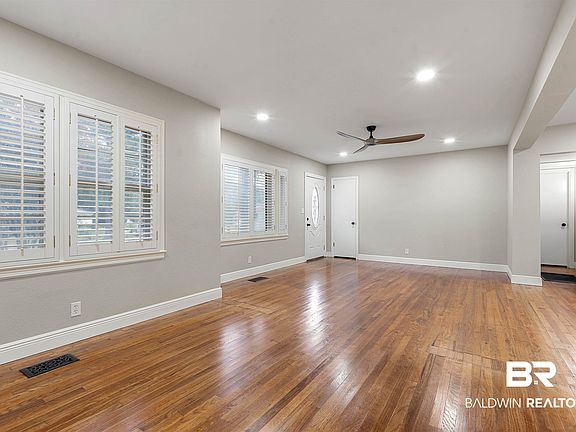 5th image of 40 W Chadwick Dr